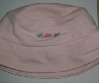 SUN HAT GIRL PINK-100%COTTON INTERLOCK SOLID PINK WITH EMB.
SALE=40 BAHT=